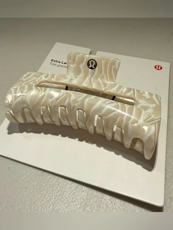 Lululemon Extra Large Claw Hair Clip NWT Ivory White - Picture 2 of 4